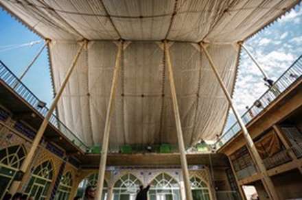 برافراشتن خیمه‌های حسینی در زرقان