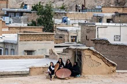 برافراشتن خیمه‌های حسینی در زرقان