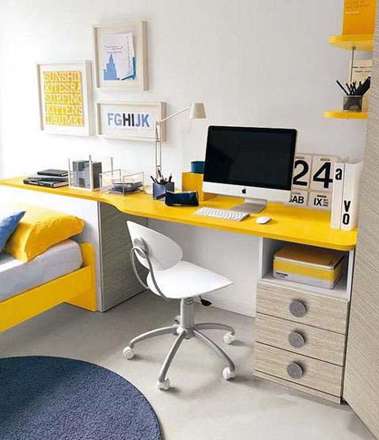 میزهای تحریر در طرح‌ها و رنگ‌های گوناگون