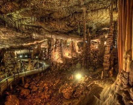 سازه‌های طبیعی و روانگردان غار آوشالوم