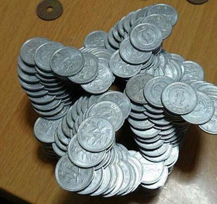 هنرمند ژاپنی متخصص سازه‌های سکه‌ای ضدگرانش