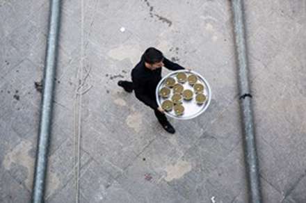 برافراشتن خیمه‌های حسینی در زرقان