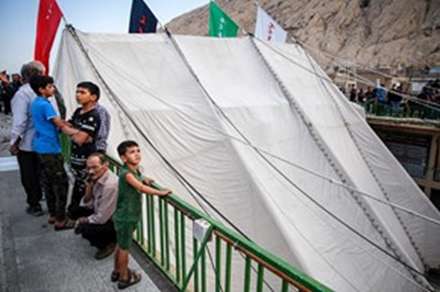 برافراشتن خیمه‌های حسینی در زرقان