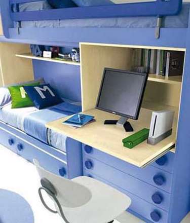 میزهای تحریر در طرح‌ها و رنگ‌های گوناگون