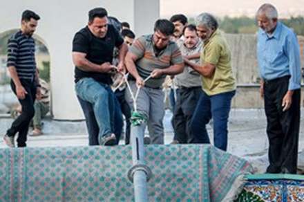 برافراشتن خیمه‌های حسینی در زرقان