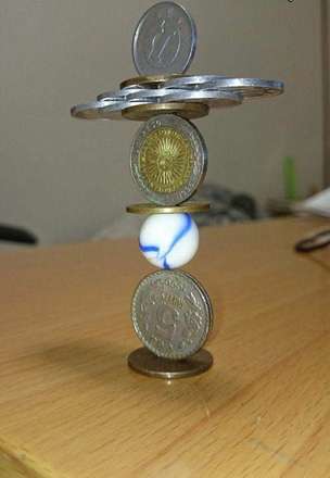 هنرمند ژاپنی متخصص سازه‌های سکه‌ای ضدگرانش