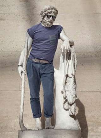 مجسمه های موزه ی لوور در لباس های مُد روز