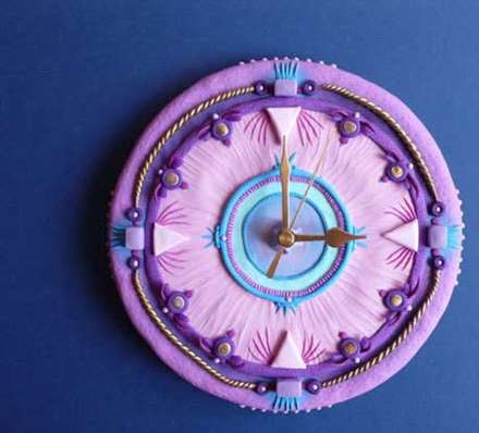 ساعت‌هایی زیبا با زمینه‌های شاد