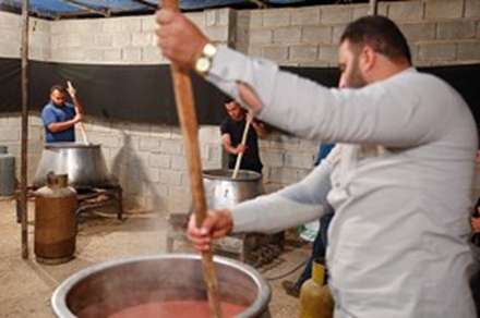 برافراشتن خیمه‌های حسینی در زرقان