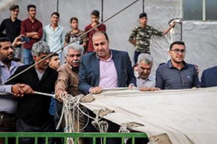 برافراشتن خیمه‌های حسینی در زرقان