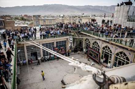 برافراشتن خیمه‌های حسینی در زرقان