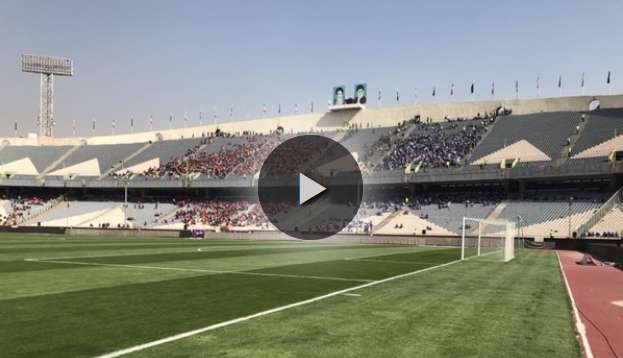 درگیری تماشاگران برای رسیدن به جایگاه