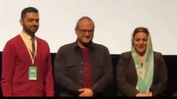 لحظه دریافت جوایز «تهمینه میلانی» و «رامبد جوان» در جشنواره فیلم های ایرانی تورنتو