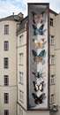 پرواز پروانه‌های غول‌پیکر در خیابان‌های فرانسه