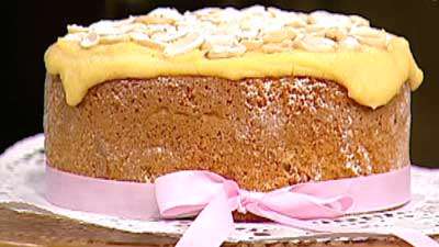 کیک بادام با کرم پارتیسیل