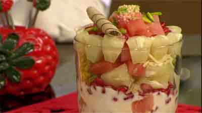 دسر پارافیت میوه یلدایی