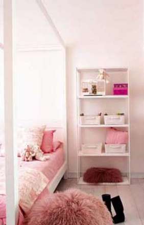 چگونه از شلف‌های چوبی در اتاق خواب استفاده کنیم؟