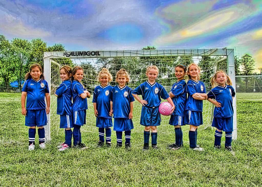 باخت 100 نونهال از سه بازیکن حرفه ای در یک مسابقه فوتبال!