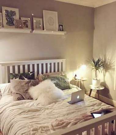 چگونه از شلف‌های چوبی در اتاق خواب استفاده کنیم؟