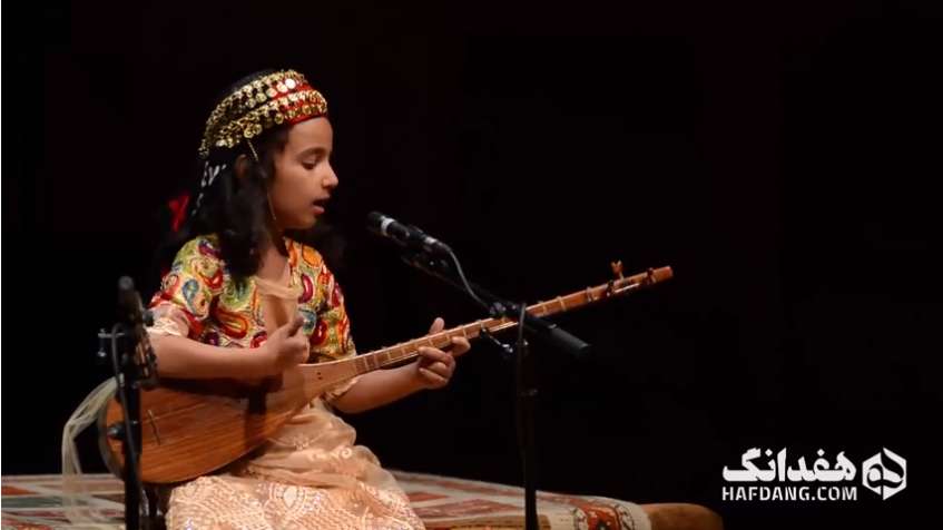 تکنوازی تنبور تماشایی از دختر کوچولوی کردستانی