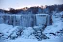 آبشارهای یخ زده نیاگارا و حضور گردشگران