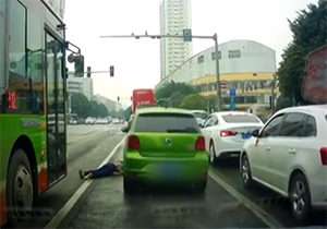 مرگ زن 50 ساله زیر چرخ‌های دو خودرو!