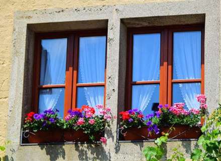 با گلدان‌های پنجره‌ای، نمای شهر را زیباتر کنیم