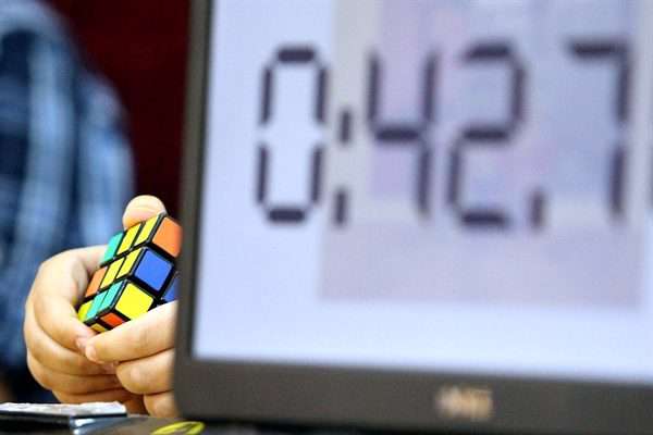 اتفاق عجیب در آخرین لحظات ثبت رکورد روبیک