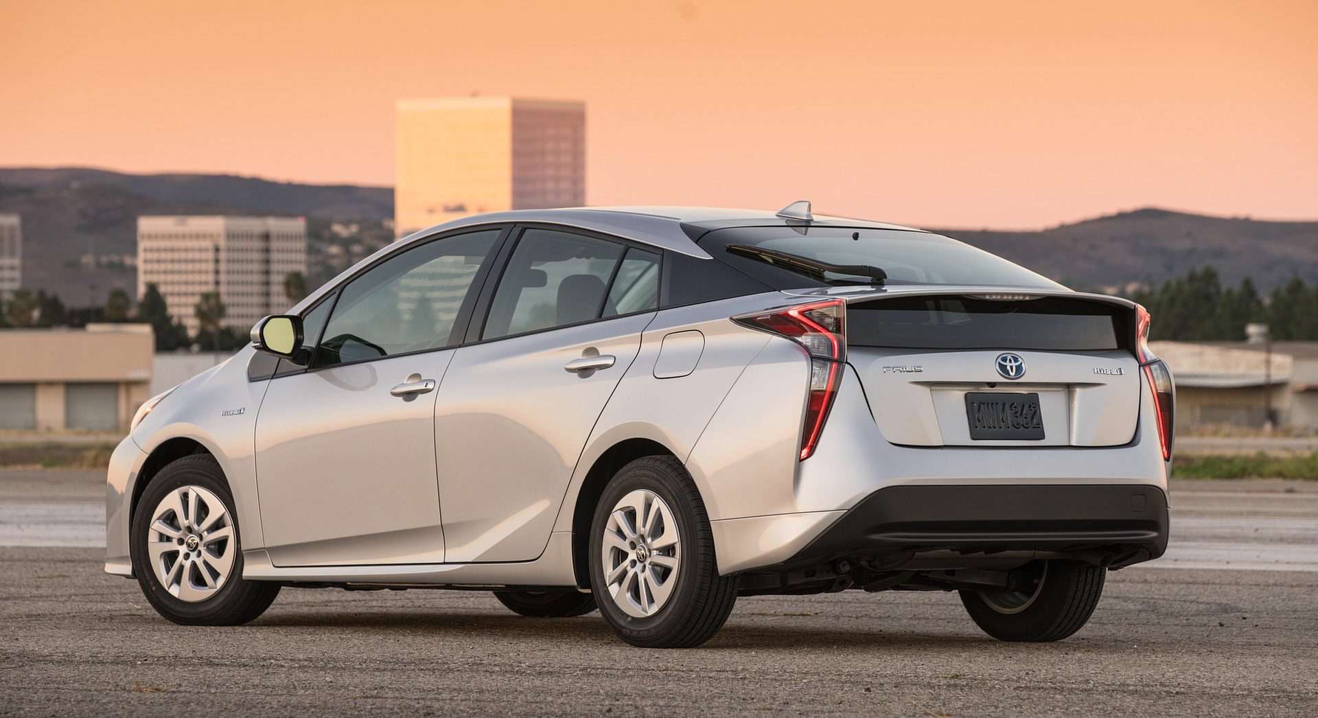 نهایت سرعت تویوتا پریوس چقدر است؟