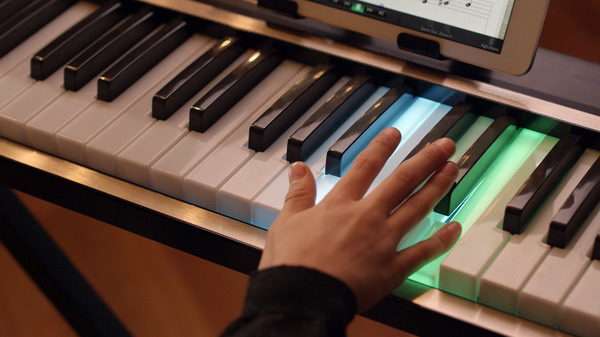 وقتی یک روحانی پیانو نواز می شود!