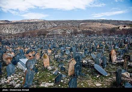 قبرستان ۱۲۰۰ ساله سفیدچاه در مازندران