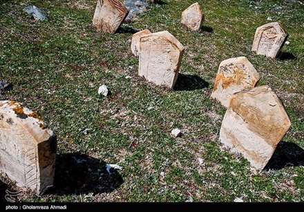 قبرستان ۱۲۰۰ ساله سفیدچاه در مازندران