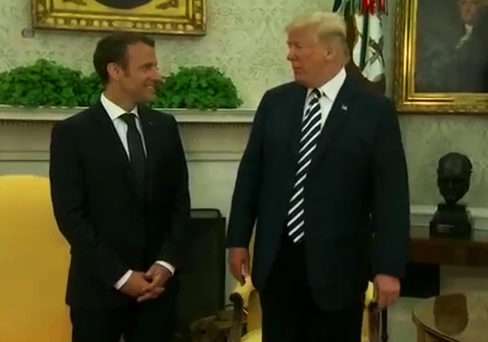 رفتار عجیب ترامپ در دیدار با مکرون