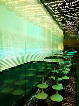 رستوران سوییچ در دبی؛ رنگ هایی که تغییر می کند!