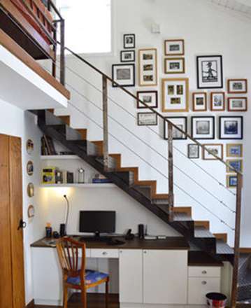 تبدیل فضای زیر راه‌پله به اتاق کار