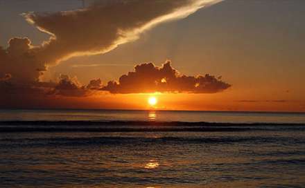 تماشای طلوع و غروب خورشید از ساحل دریا