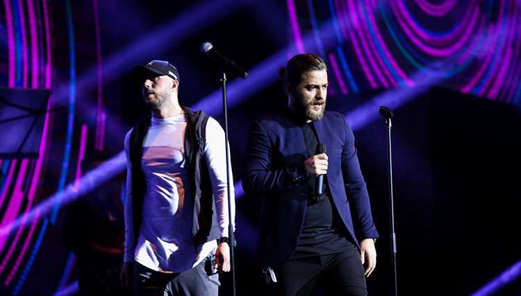 'بیا بازم' با همخوانی تماشاگران کنسرت مسیح و آرش