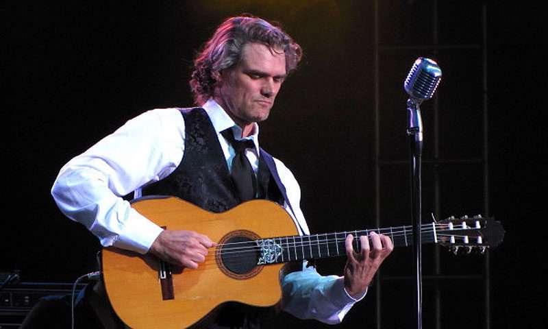 تک نوازی دیدنی گیتار در دستان جسی کوک