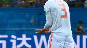 حرکت جالب پیکه قبل از شروع دیدار مقابل ایران