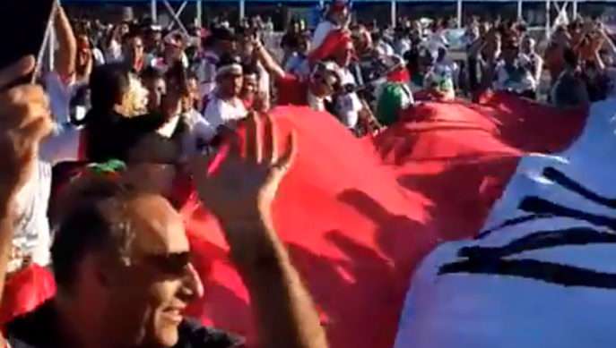 ایرانی‌های اطراف ورزشگاه بازی ایران و اسپانیا