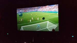 خوشحالی مردم در سالن سینما، پس از گل ایران به مراکش