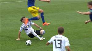 برخورد شدید بازیکن سوئد با سباستین رودی