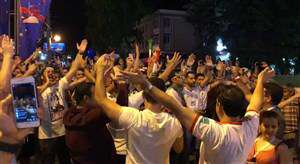 تجمع دیشب هواداران ایرانی در کنار هتل تیم‌ملی پرتغال