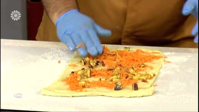 طرز تهیه رولت هویج و انجیر