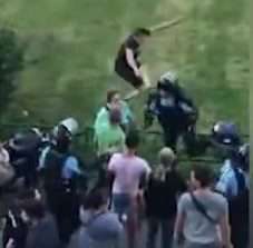 ضربه بروسلی وار به پلیس ضد شورش رومانیایی