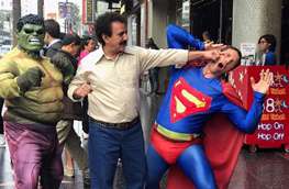 چند چهرهِ متفاوت پرویز پرستویی از لس‌آنجلس تا تهران