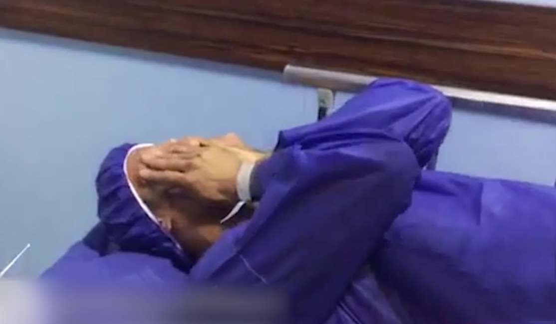 لحظه رفتن حسین ماهینی به اتاق عمل