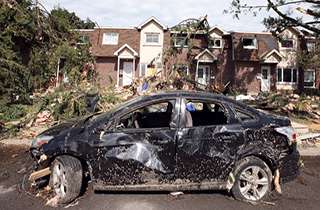 وحشت راننده زن از وقوع گردباد