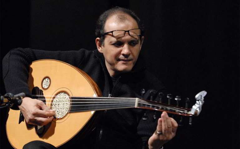 اجرای بی نظیر نوازنده مشهور تونسی در سالن فلارمونیک پاریس