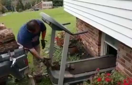 بالاخره تردمیل تو خونه به یه دردی خورد!